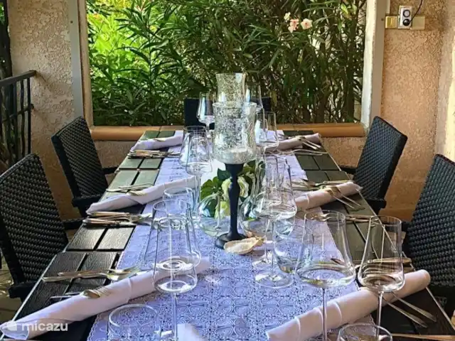 Location de Vacances France, Hérault, Oupia, maison de vacances - Marie Jean Chambre d'hotes & Gite Nous offrons avec amour un beau dîner. Table d’hôtes.