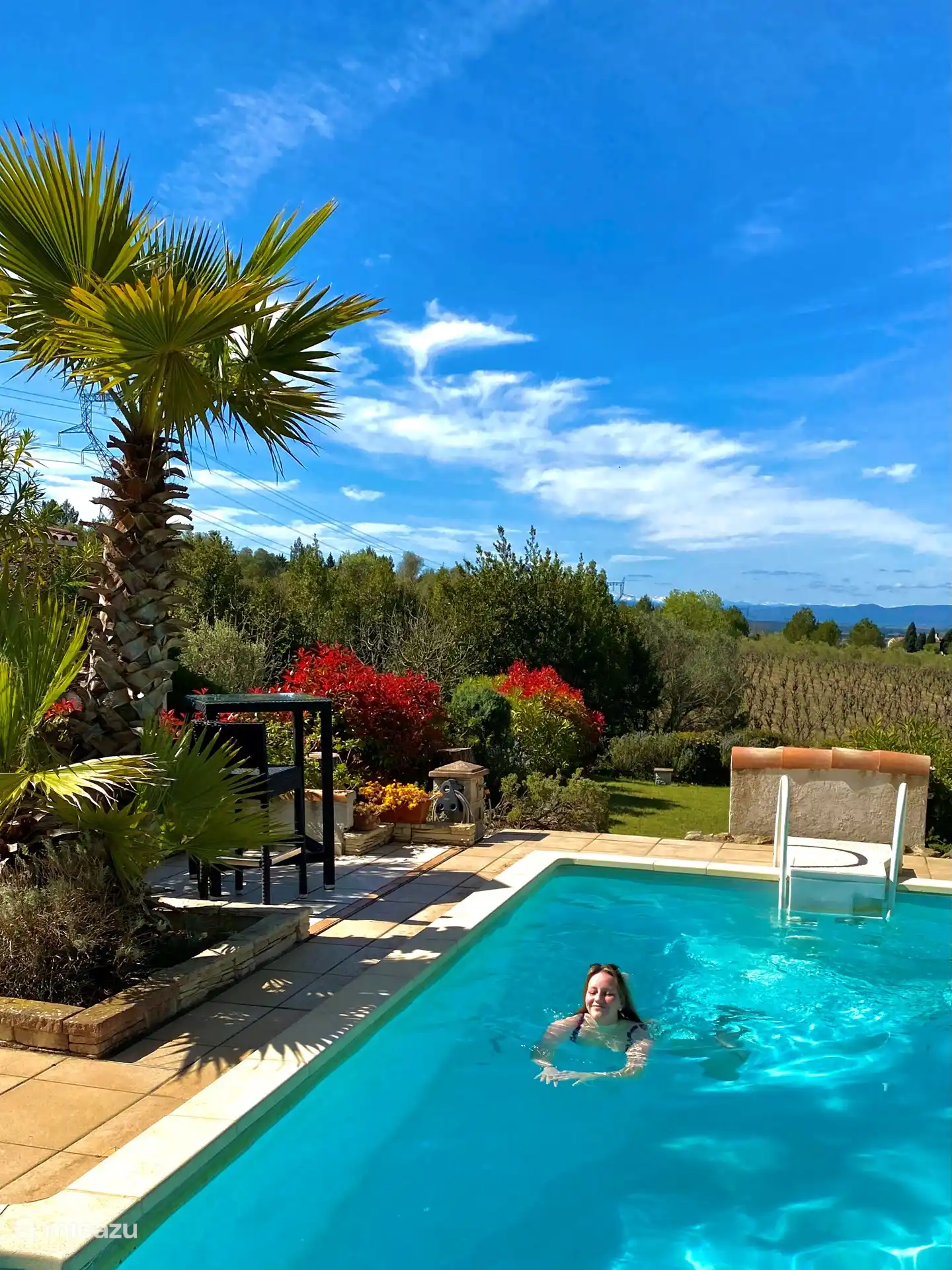 Blick über das Tal vom Pool aus