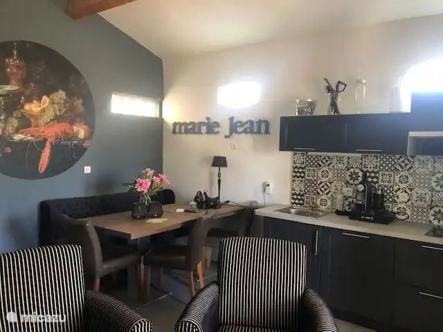 Ansprechend eingerichtet mit allem Komfort