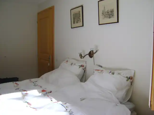 Location de Vacances Suisse, Oberland bernois, Zweisimmen, appartement - « Sports multi-hivernaux » Chambre au rez-de-chaussée.