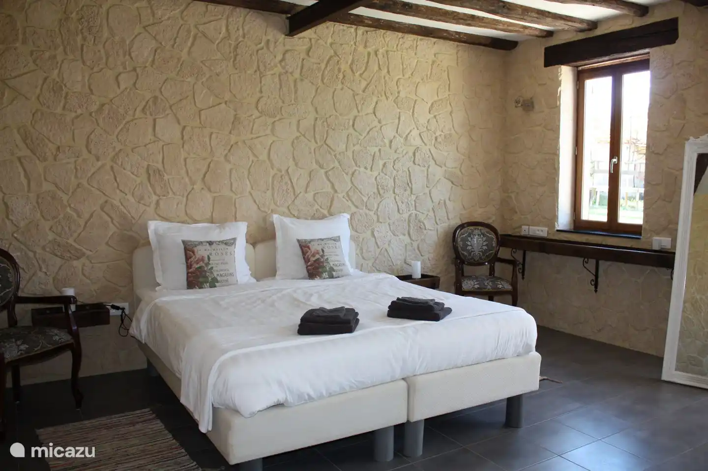 Dormitorio 1: mucha luz