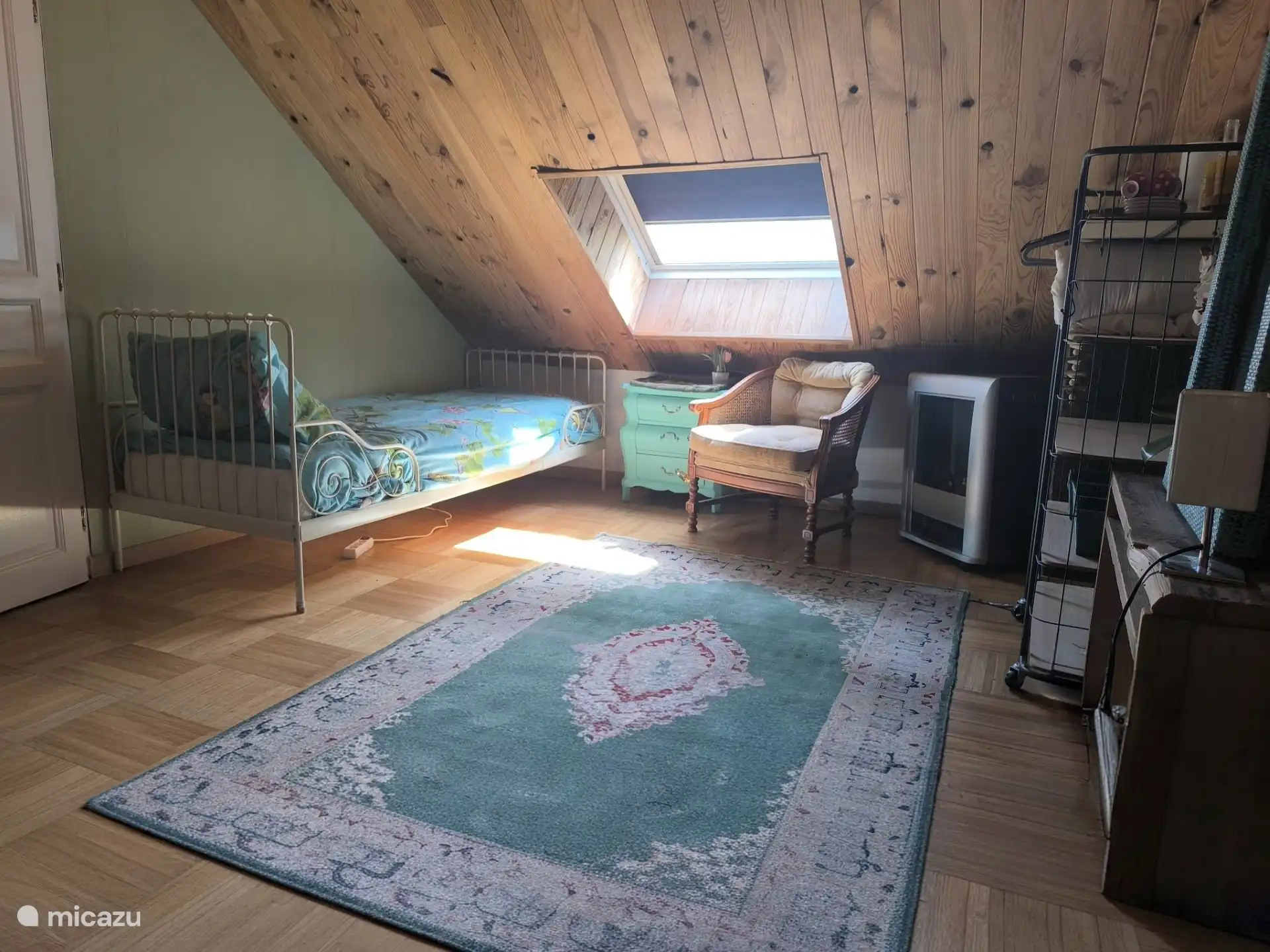 zolderkamer, 3 enkele bedden