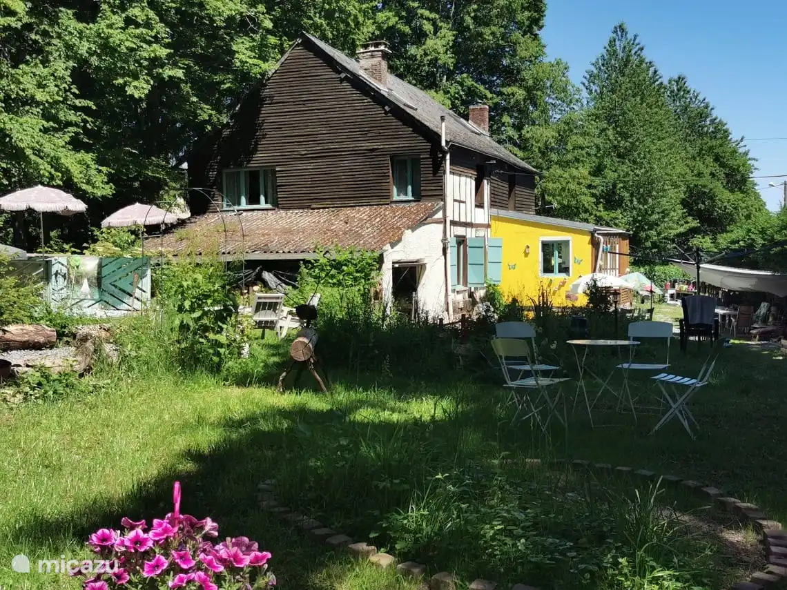 huis en een stukje tuin