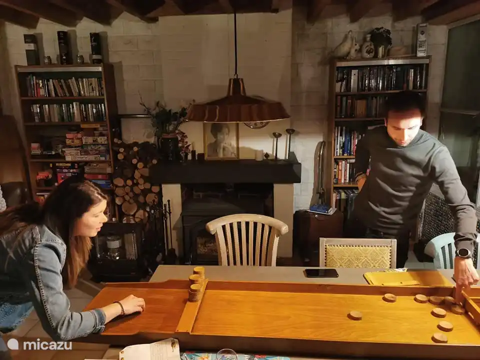 eetkamer met spelletjes