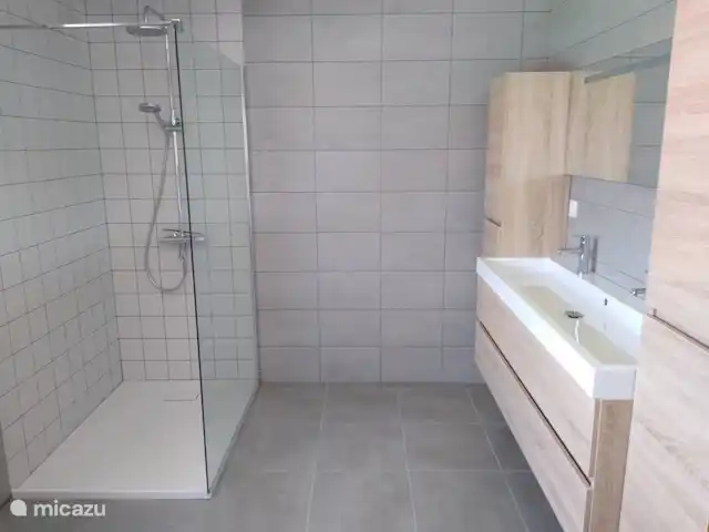 Le Chene en Francia, Ardecha, Les Vans - casa rural / cabaña baño 1