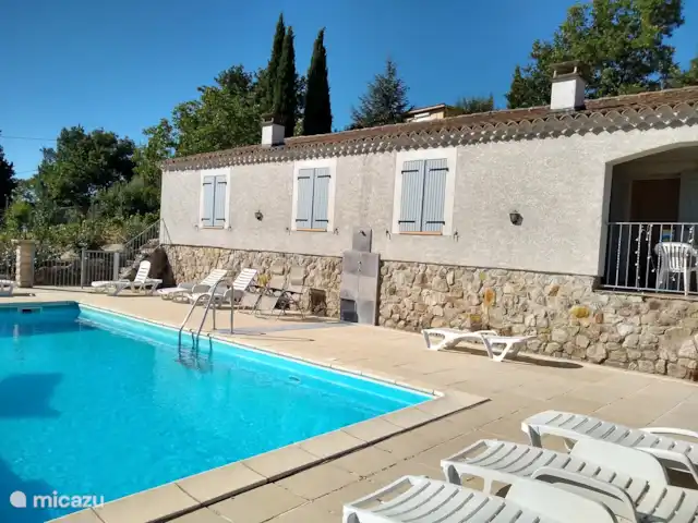 Le Chene en Francia, Ardecha, Les Vans - casa rural / cabaña piscina privada con solárium