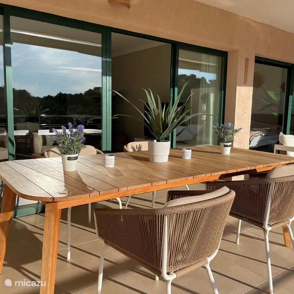 prendre le petit déjeuner dehors