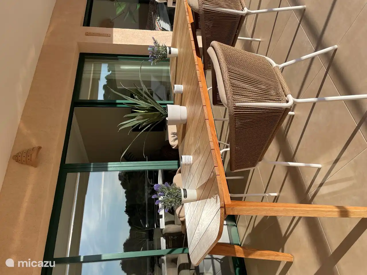 terrasse très spacieuse, tout à disposition