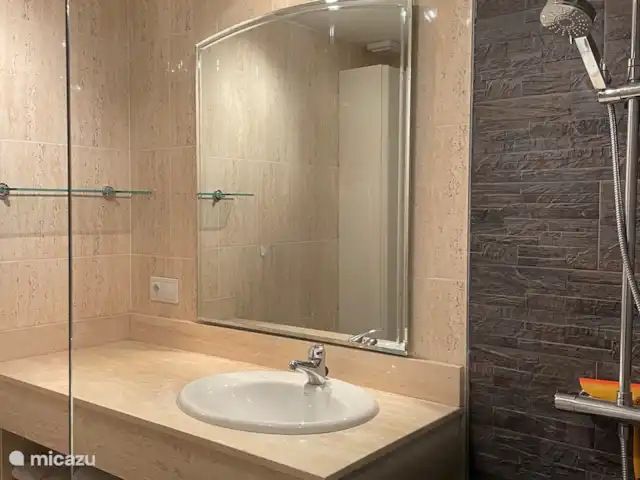 Casa José | Espagne, Costa Blanca, Altea - appartement 1ère salle de bain attenante à la chambre des maîtres