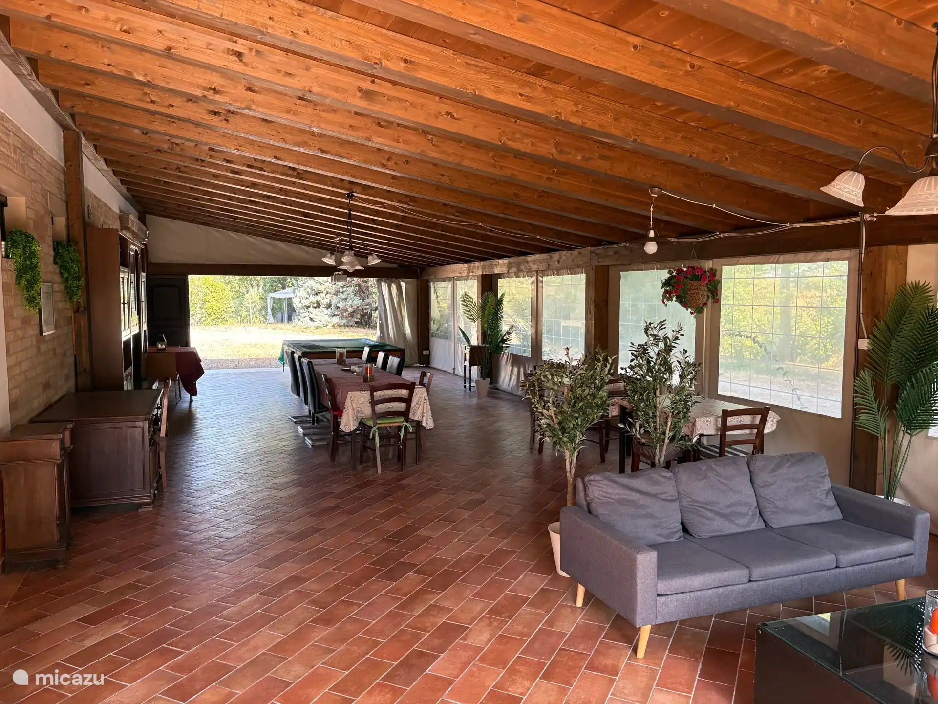 Großer Unterhaltungsbereich