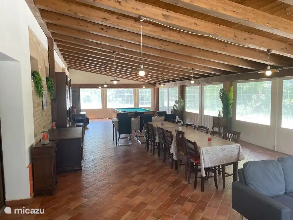 Großes Wohnzimmer, Unterhaltungsbereich mit Billard