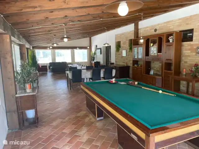 Maison de campagne Les Marches | Italie, Marche, Torre San Patrizio - maison de vacances Grand salon / espace de divertissement avec TV et billard