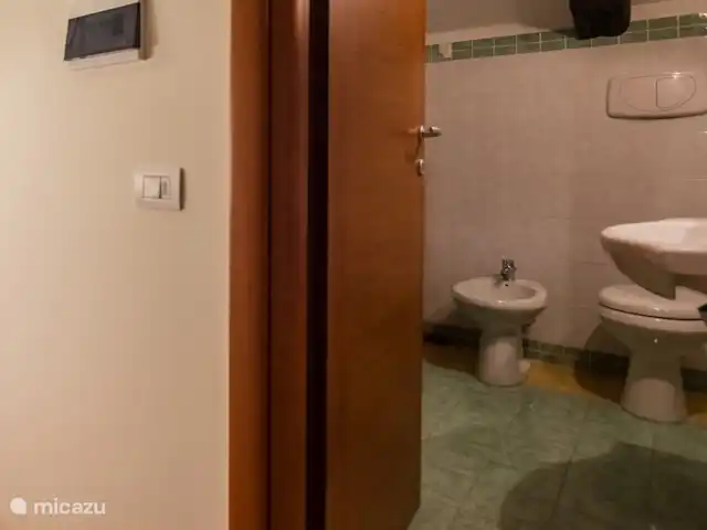 Maison de campagne Les Marches | Italie, Marche, Torre San Patrizio - maison de vacances Chaque chambre a sa propre salle de bain avec douche, WC et bidet