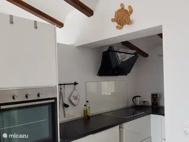 La Trufa | Espagne, Costa Blanca, Moraira - maison de vacances Cuisine en L (rez-de-chaussée) avec four, plaques électriques, hotte aspirante, lave-vaisselle, micro-ondes, réfrigérateur/congélateur.