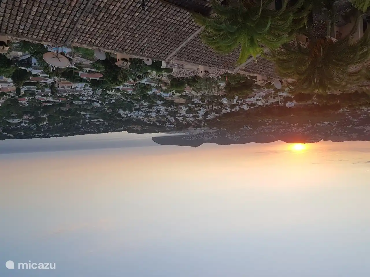 Foto von der oberen Terrasse (Erdgeschoss) mit einem wunderschönen Sonnenaufgang.