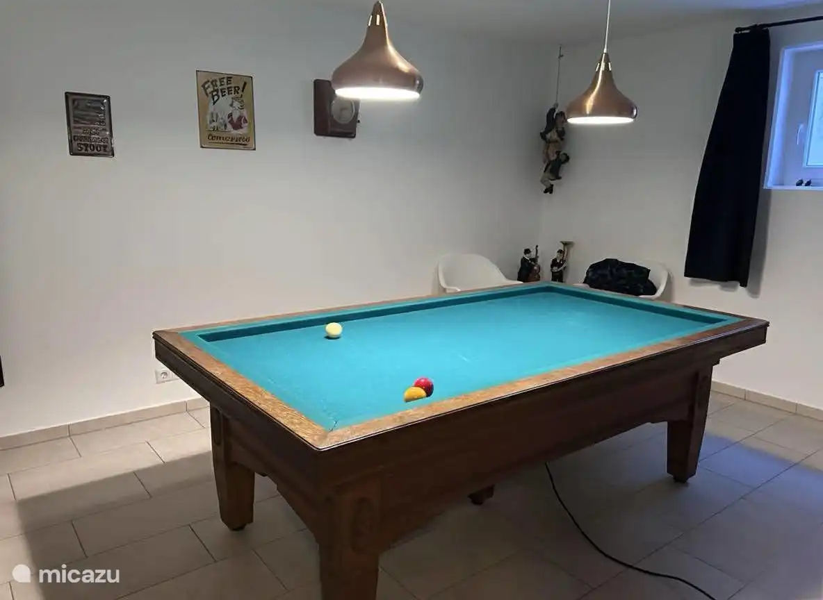 biljart in de kelder