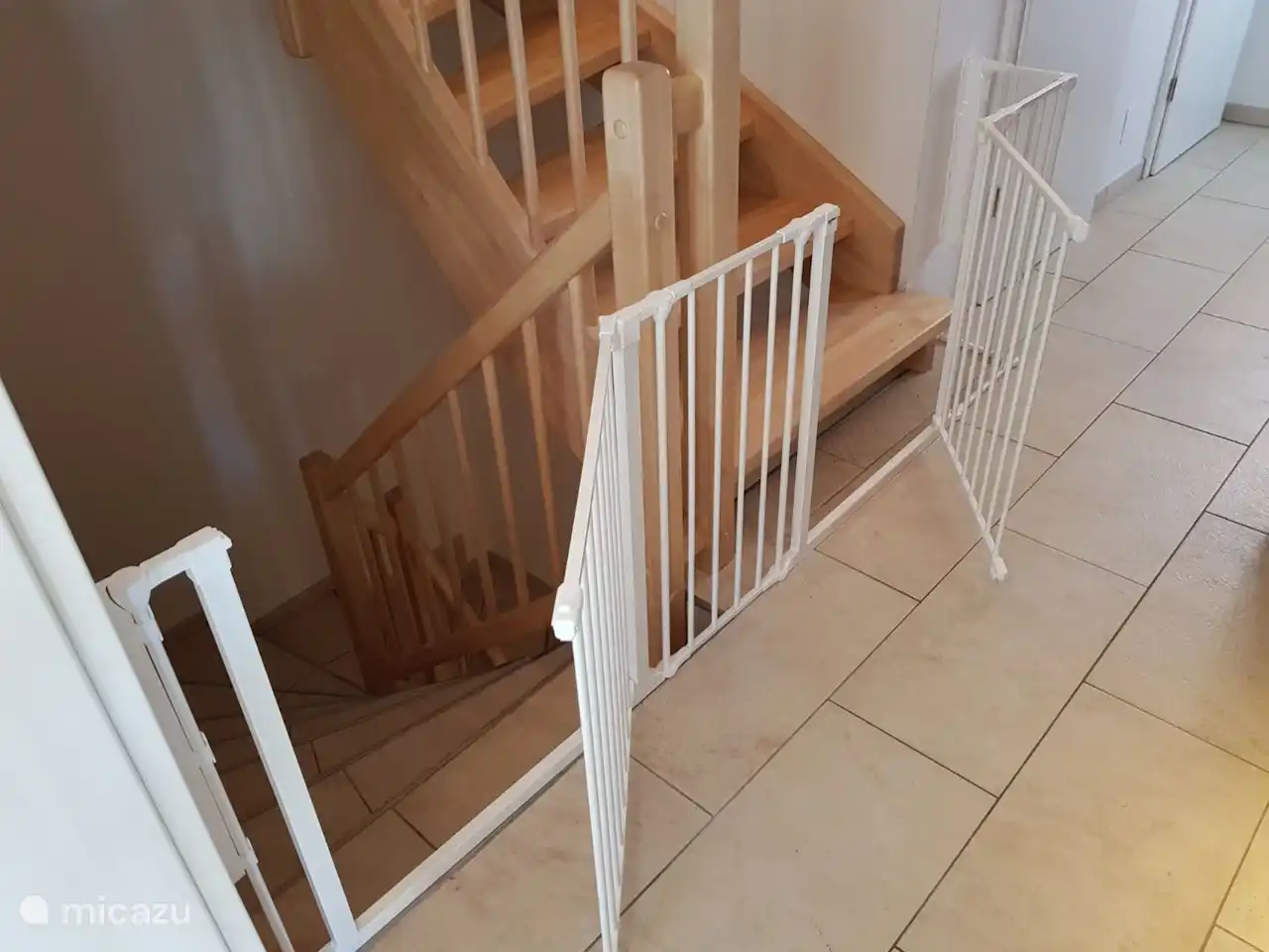 Treppengitter, die im Erdgeschoss angebracht werden können.