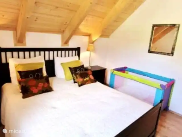 Location de Vacances Autriche, Carinthie, Kötschach-Mauthen, maison de vacances - Villa Sonnenpiste Chambre 1 avec un lit double et armoire