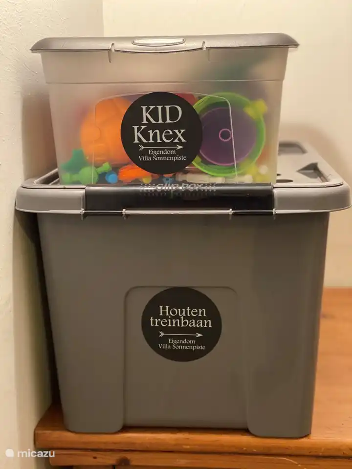 Es gibt Spielzeug im Haus..