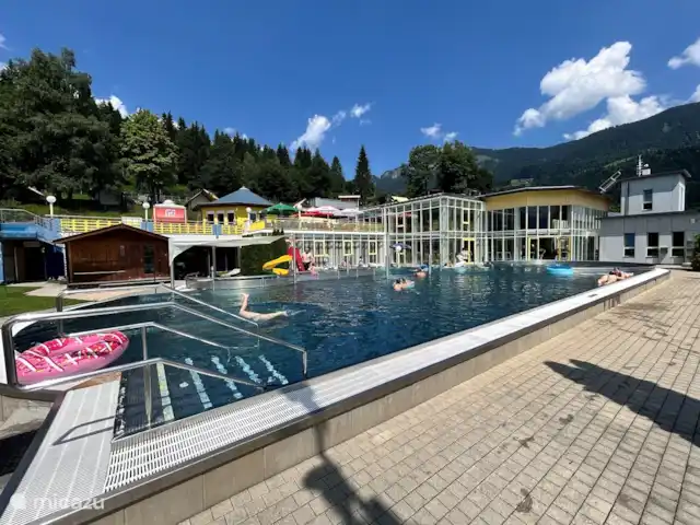 Location de Vacances Autriche, Carinthie, Kötschach-Mauthen, maison de vacances - Villa Sonnenpiste Piscine publique à 2 minutes à pied de la villa Sonnepiste