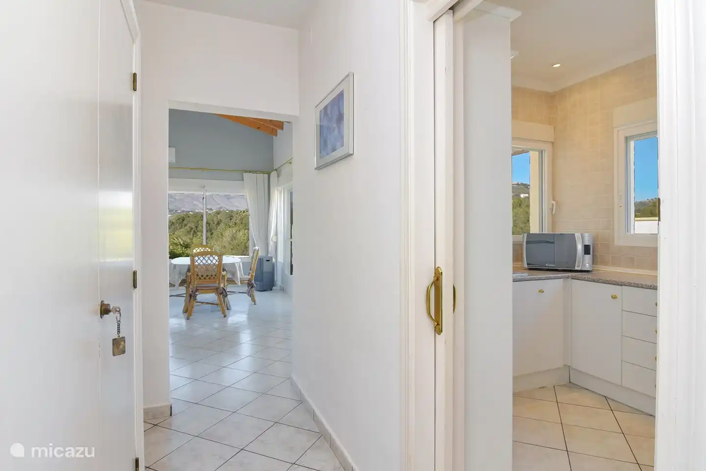 Gang naar living en slaapkamers