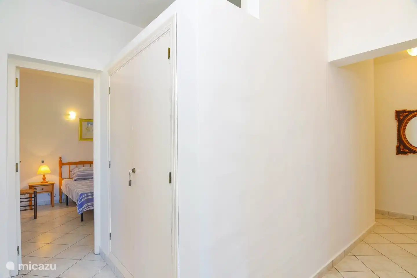 Gang naar living en slaapkamers