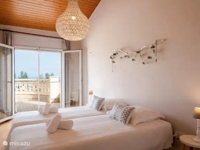 Villa Eole y Mar, à 100m de la mer | Espagne, Costa Dorada, L'Ampolla - villa Une des deux chambres identiques au 1er étage avec une terrasse extérieure