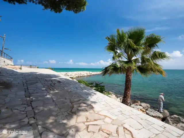Villa Eole y Mar, à 100m de la mer | Espagne, Costa Dorada, L'Ampolla - villa Promenade devant la maison vers la plage ou le village