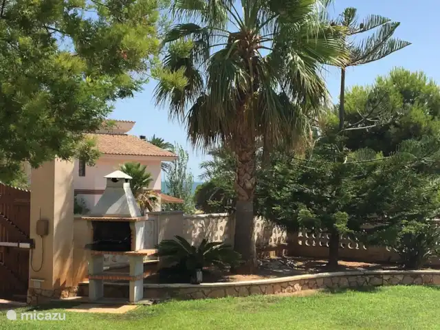 Villa Eole y Mar, à 100m de la mer | Espagne, Costa Dorada, L'Ampolla - villa Le BBQ dans la partie haute du jardin
