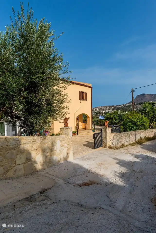 Accès à la Villa avec portail