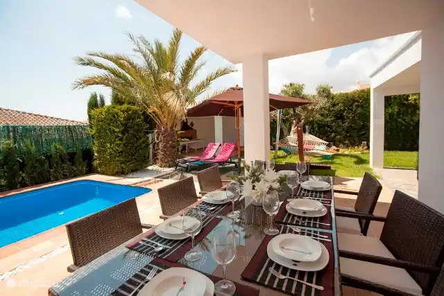 TERRACE DINING TABLE