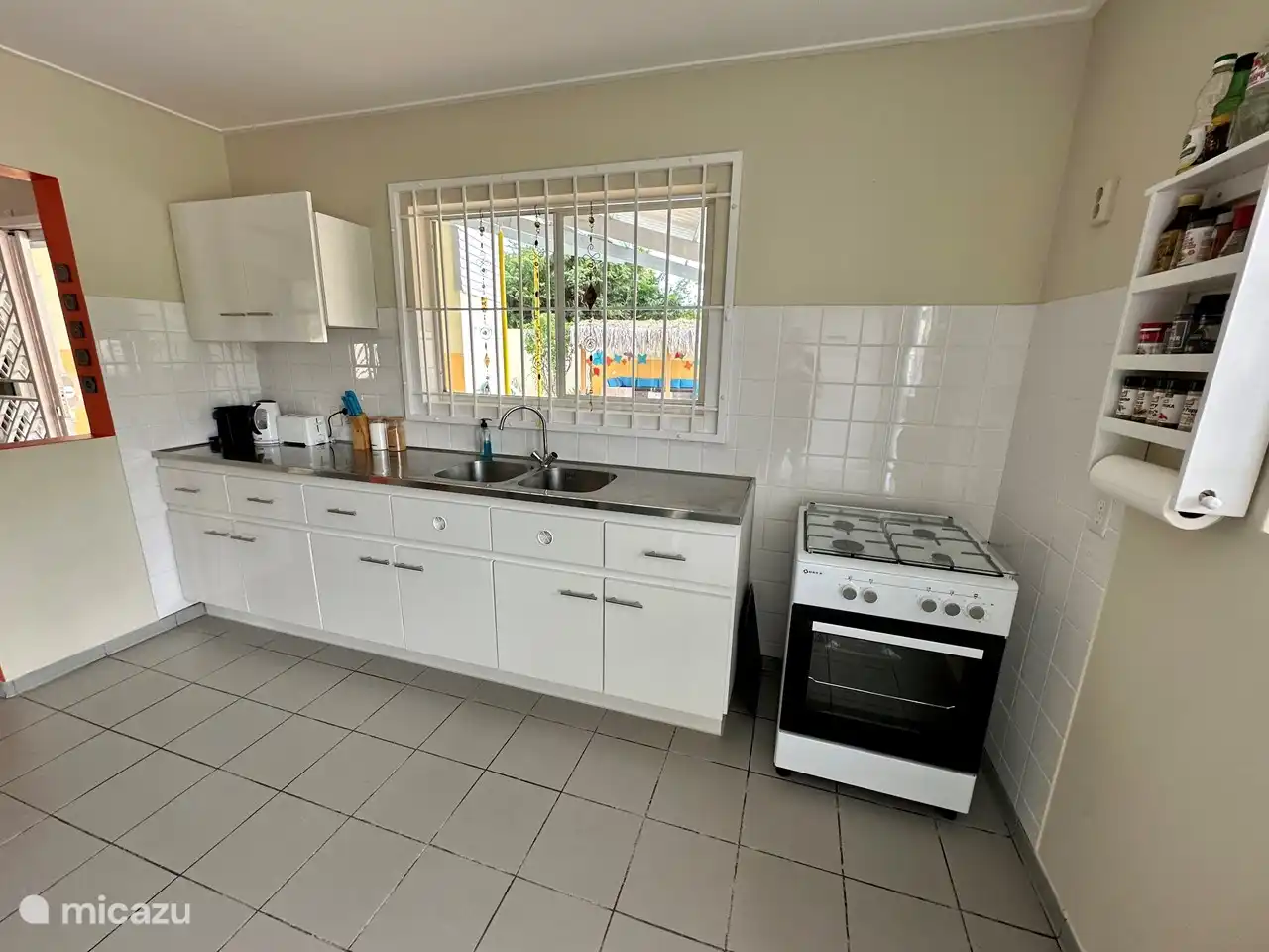 Notre cuisine est spacieuse et entièrement équipée.