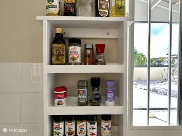 Villa Lora Julianadorp privé-zwembad huren in Curaçao, Curacao-Midden, Julianadorp - villa Je vindt ook allerlei kruiden en olie in de keuken. Dat is wel zo makkelijk als je van koken houdt!