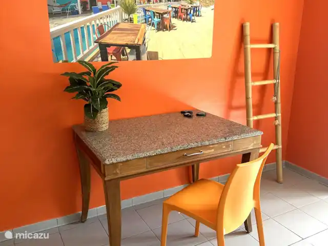 Villa Lora Julianadorp privé-zwembad huren in Curaçao, Curacao-Midden, Julianadorp - villa Een bureau zodat je eventueel in een kamer met airco kunt werken. Er is goede en snelle wifi!