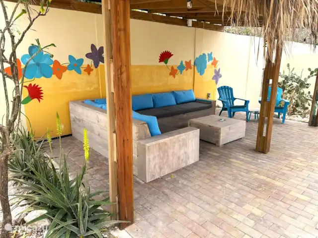 Villa Lora Julianadorp privé-zwembad huren in Curaçao, Curacao-Midden, Julianadorp - villa Onder onder gezellige palapa vang je altijd een verkoelend briesje.