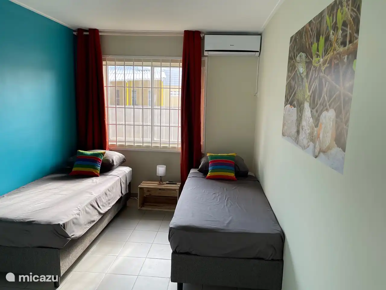 Salle 4 : Iguane. Aussi ici 2 lits à sommier tapissier.