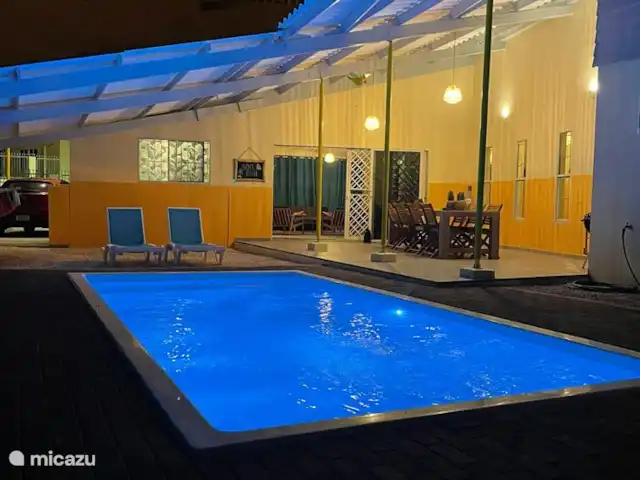 Villa Lora Julianadorp privé-zwembad huren in Curaçao, Curacao-Midden, Julianadorp - villa Alles is prachtig verlicht 's avonds!