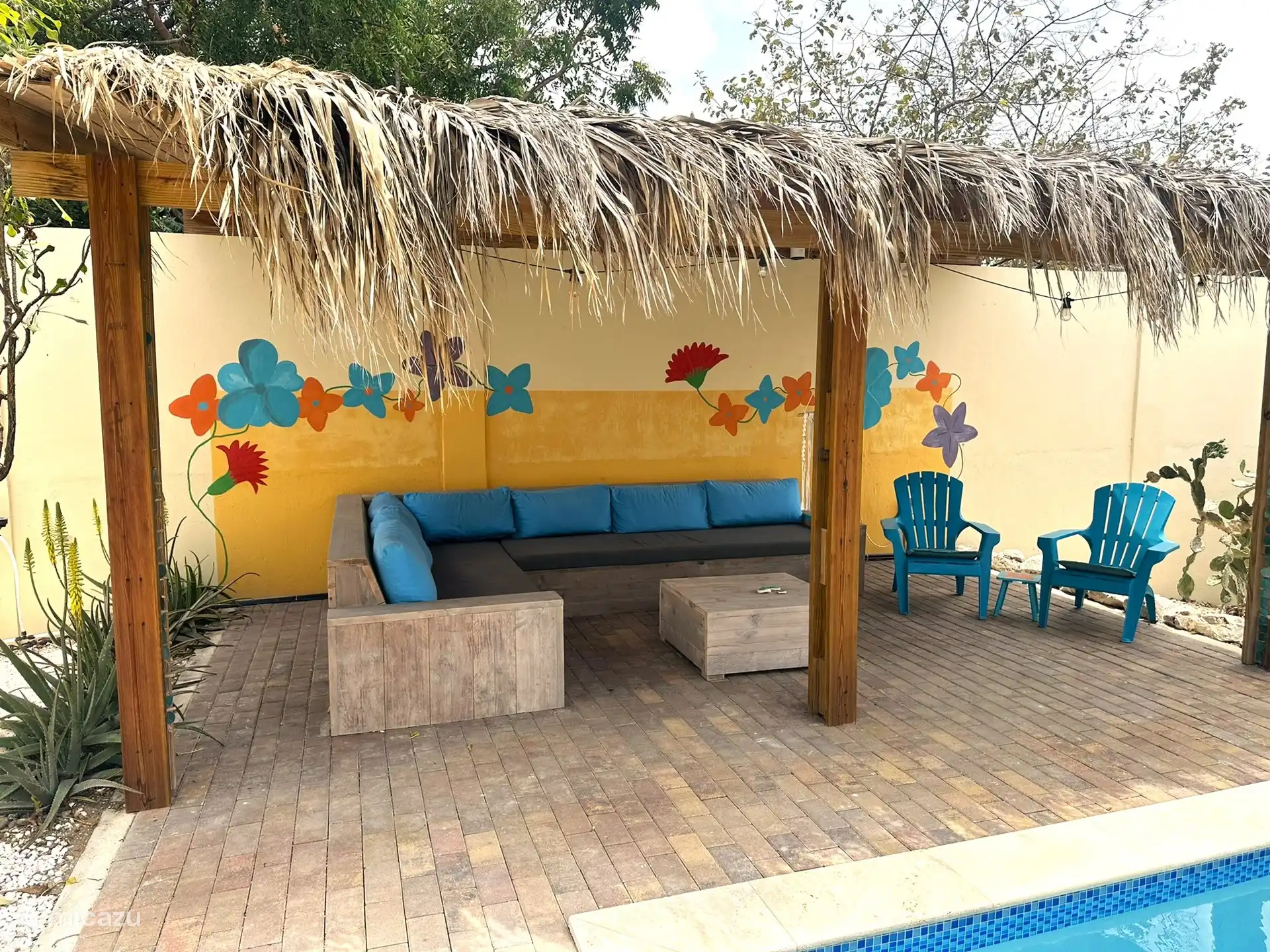 Dans la palapa, vous pouvez voir une joyeuse fresque murale. Vraiment Curaçao ! 