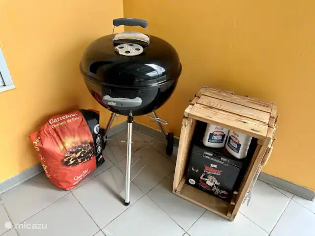 Villa Lora Julianadorp privé-zwembad huren in Curaçao, Curacao-Midden, Julianadorp - villa Met een fijne Weber kun je heerlijk bbqen.