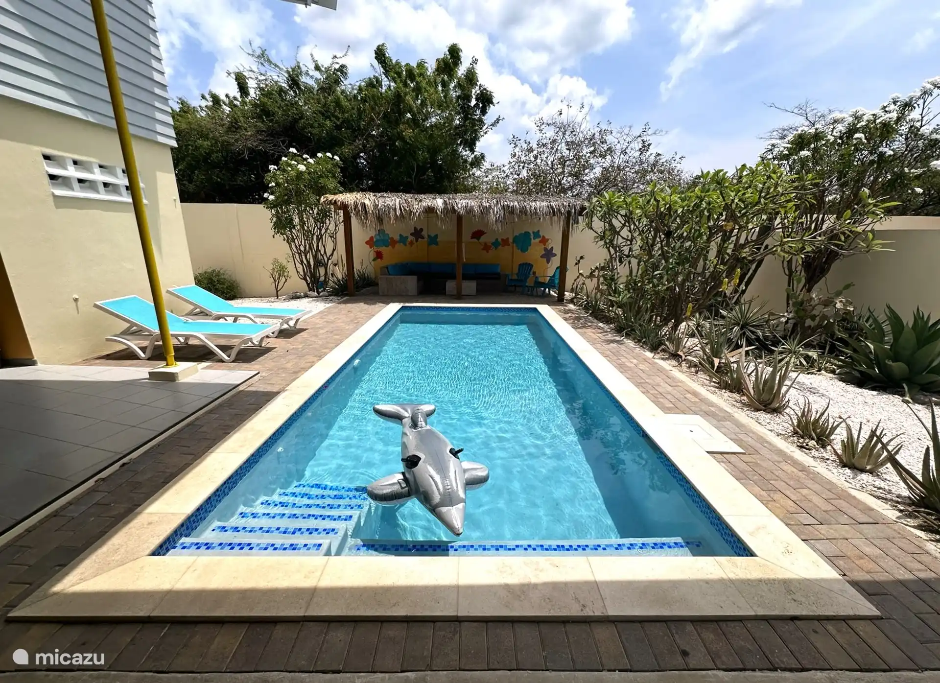 Vous pouvez vous allonger sur des transats au soleil et à l'ombre.