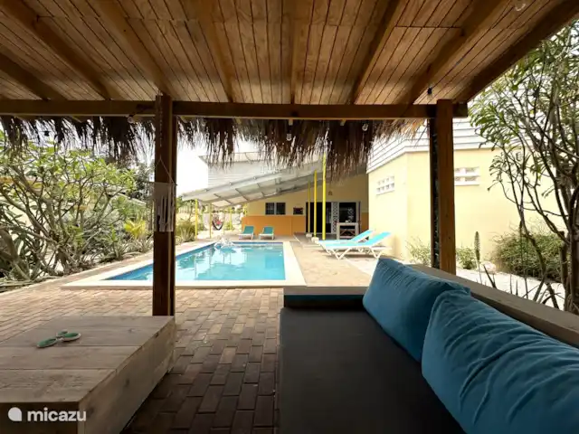 Villa Lora Julianadorp privé-zwembad huren in Curaçao, Curacao-Midden, Julianadorp - villa In onze ruime palapa vang je een heerlijk briesje en heb je een mooi uitzicht op de tropische tuin.