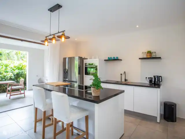 Jan Sofat LUX | Appartement A16 | Curaçao, Banda Ariba (est), Jan Sofat - appartement Cuisine bien équipée avec bar pour le petit-déjeuner