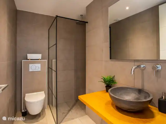 Jan Sofat LUX | Appartement A16 | Curaçao, Banda Ariba (est), Jan Sofat - appartement Salle de bain dans la chambre principale