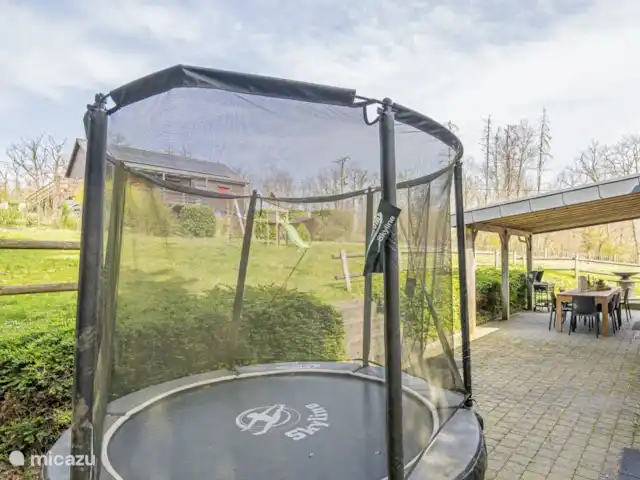 Villa Du Bonheur en Bélgica, Ardenas, Heure - villa trampolín