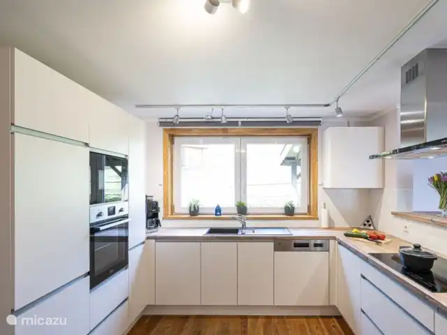 Villa Du Bonheur en Bélgica, Ardenas, Heure - villa cocina