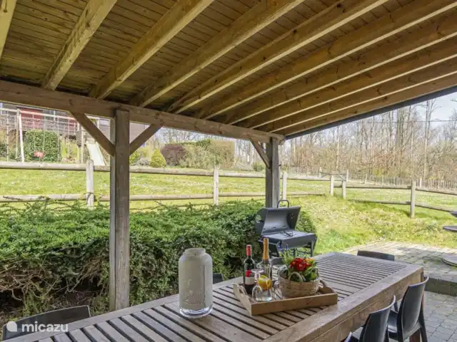 Villa Du Bonheur en Bélgica, Ardenas, Heure - villa terraza cubierta