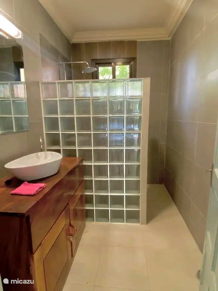 4 verschiedene Badezimmer