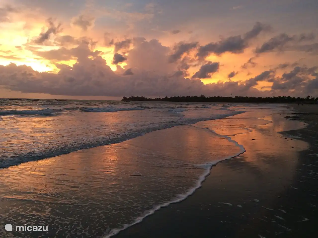 Sonnenuntergang am Paradise Beach; Rainbow Lodge und Strandbar