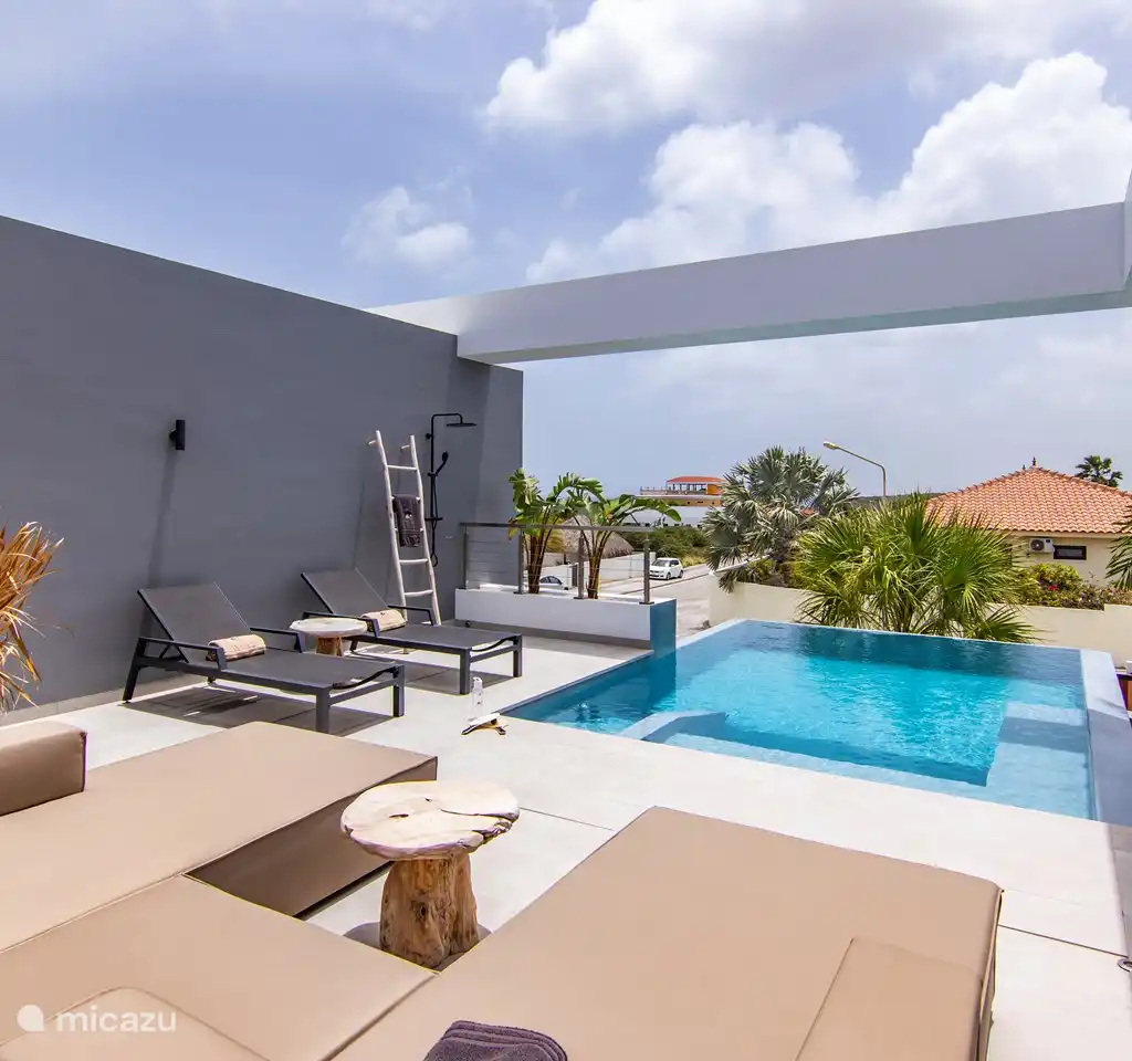 Lamar Villa's Penthouse I Wayaka