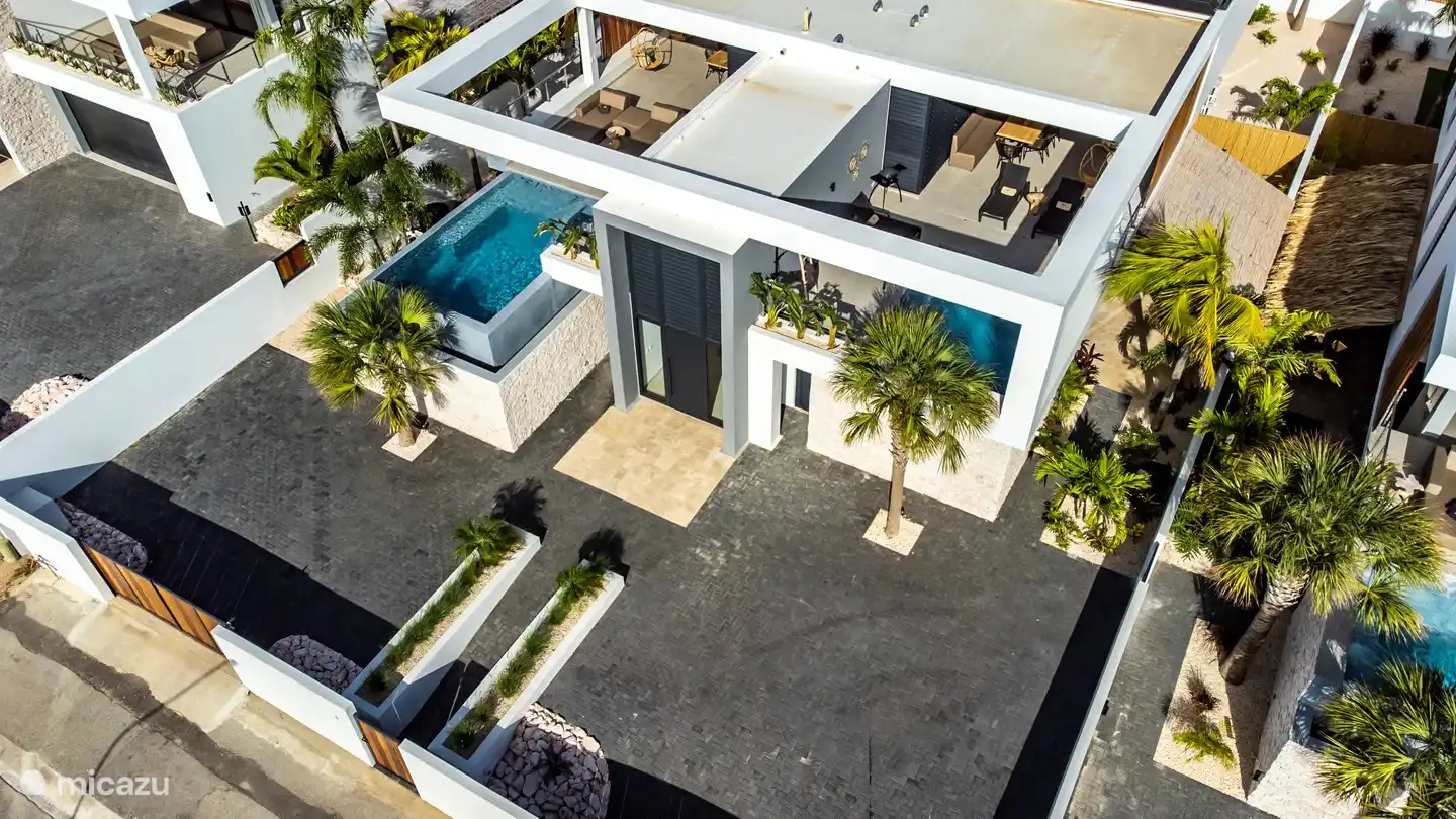 Le Penthouse 2 est sur la droite